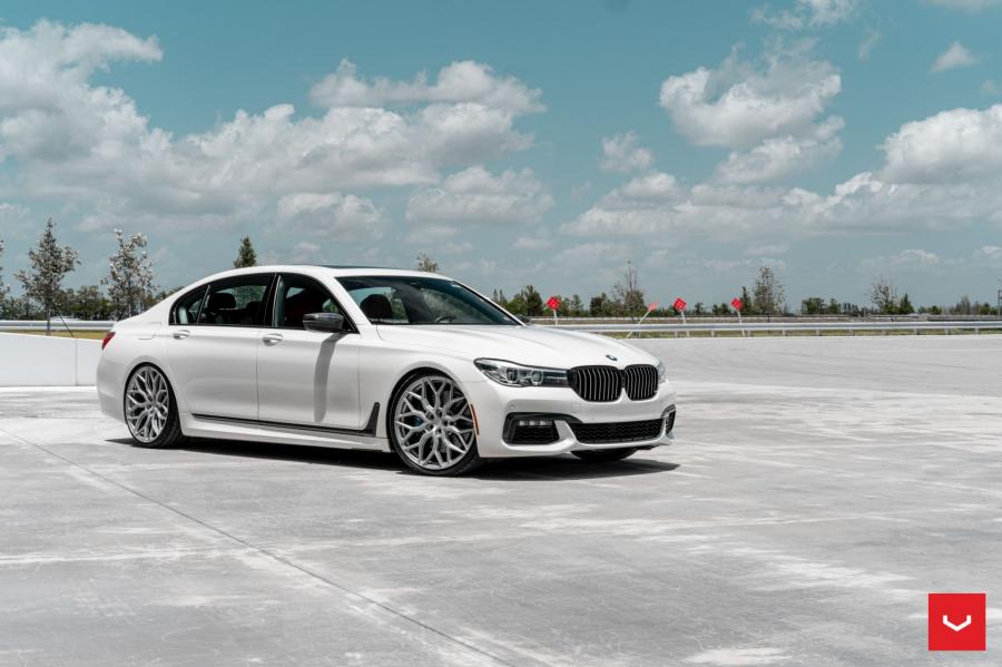  BMW 740i on Vossen Wheels (HF-2) 2018 года  (фото 1 из 15)
